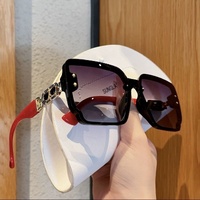 UV400 protective sunglasses can protect against ultraviolet rays and easily control various wearing styles. Cross-border explosions are discounted in 